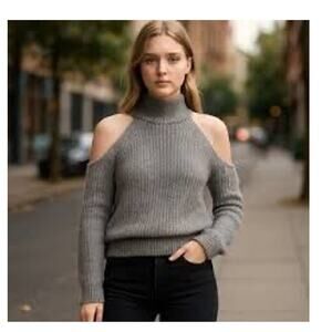 ASTR the Label Cold Shoulder Sweater-S